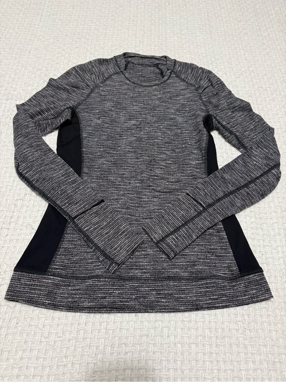 Lululemon Womens Size 6 Grey/Black Space Dye Long Sleeve Running Top.